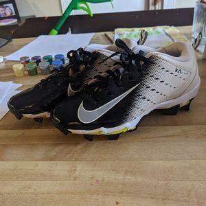 Nike softball/baseball kids cleats 2.5